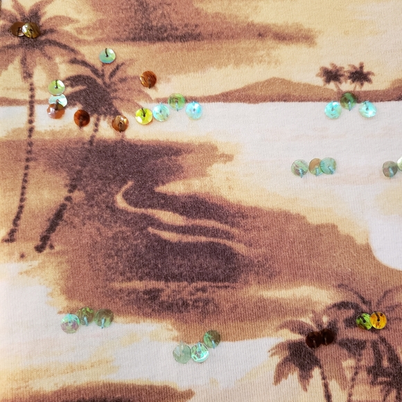 Beautiful, tropical, short sleeve blouse in browns, white and turquoise. - Picture 5 of 5